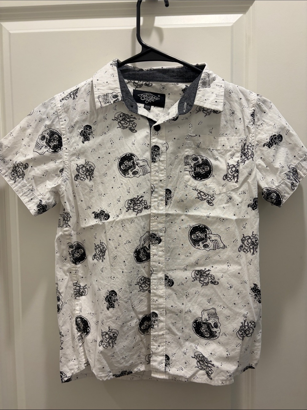 Eighty Eight White Short-Sleeve Graphic Button-Down Shirt with Black Print